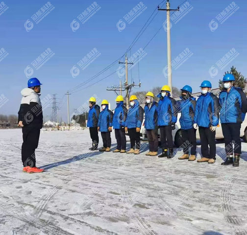 帶電絕緣涂覆機(jī)器人挑戰(zhàn)極寒草原